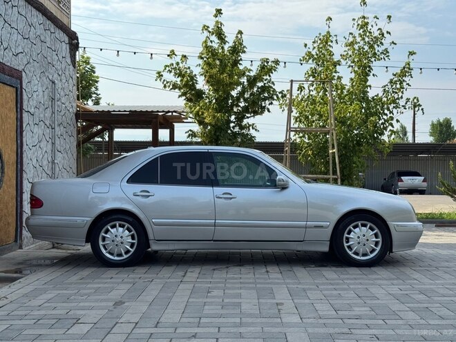 Mercedes E 220-4