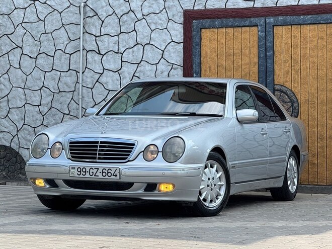 Mercedes E 220-1