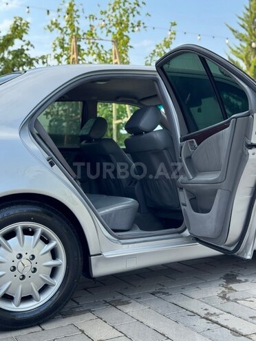 Mercedes E 220-12