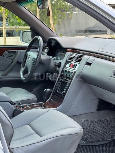 Mercedes E 220-13