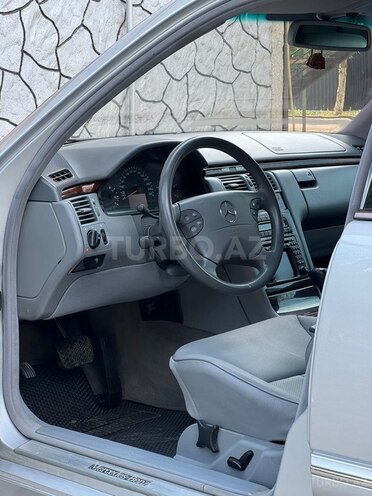 Mercedes E 220-15
