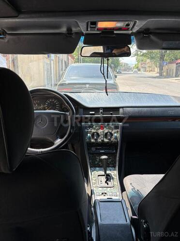 Mercedes E 220-6