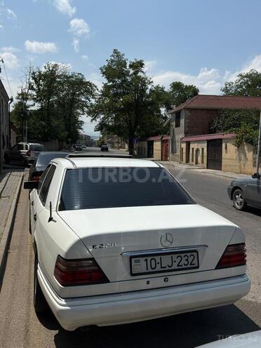 Mercedes E 220-4