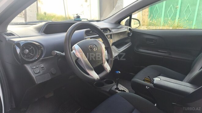 Toyota Aqua-7