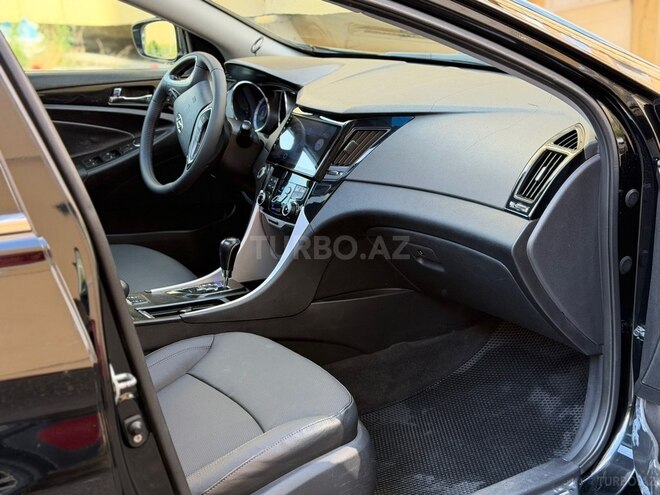 Hyundai Sonata-15