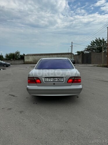 Mercedes E 240-3