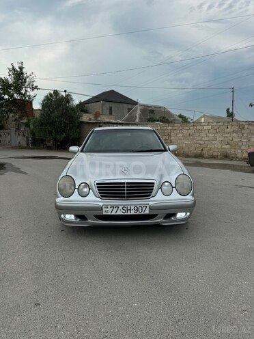 Mercedes E 240-1