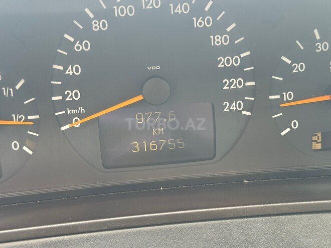 Mercedes E 240-8