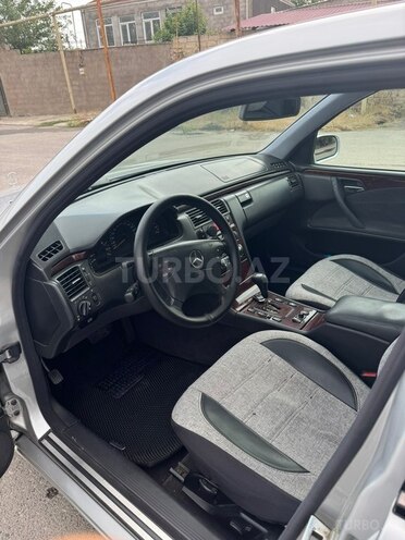 Mercedes E 240-9