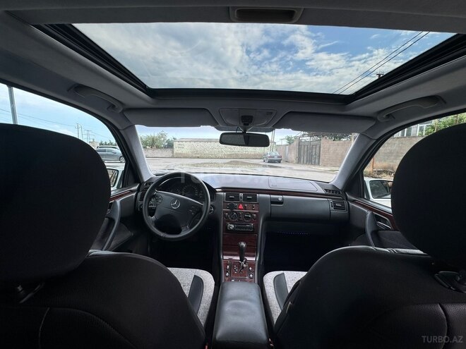 Mercedes E 240-7