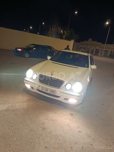 Mercedes E 250-1