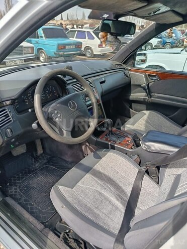 Mercedes E 250-3
