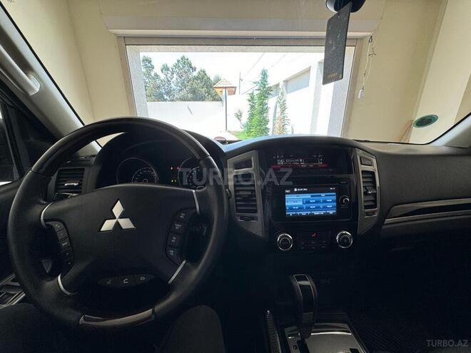 Mitsubishi Pajero-4