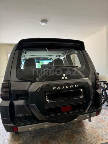 Mitsubishi Pajero-10