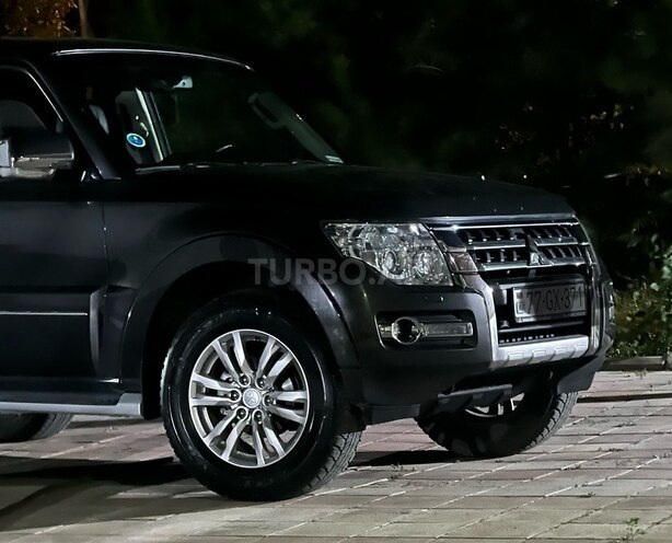 Mitsubishi Pajero-2