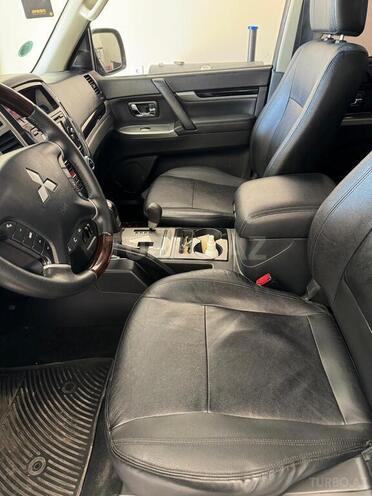 Mitsubishi Pajero-5