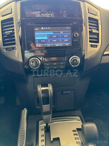 Mitsubishi Pajero-3