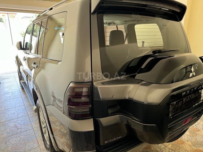 Mitsubishi Pajero-8