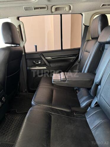 Mitsubishi Pajero-6