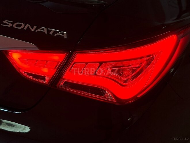 Hyundai Sonata-16