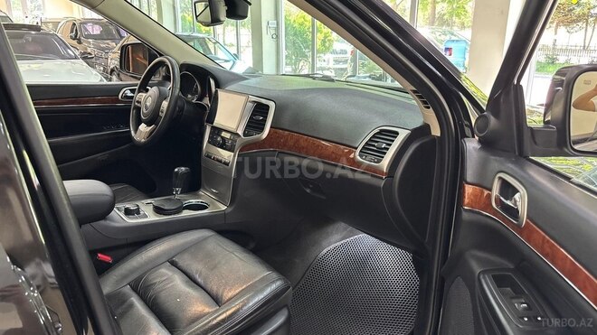 Jeep Grand Cherokee-12