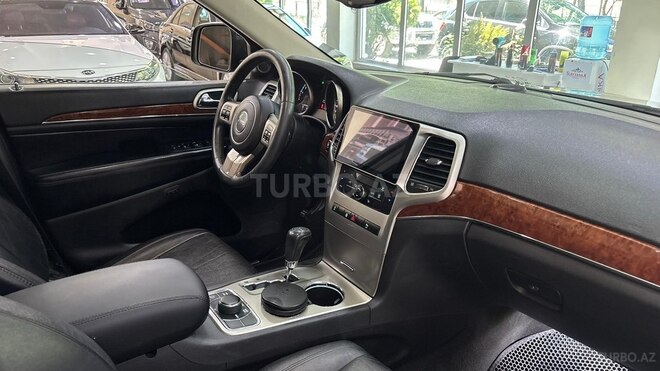 Jeep Grand Cherokee-13