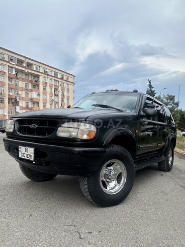 Ford Explorer-3