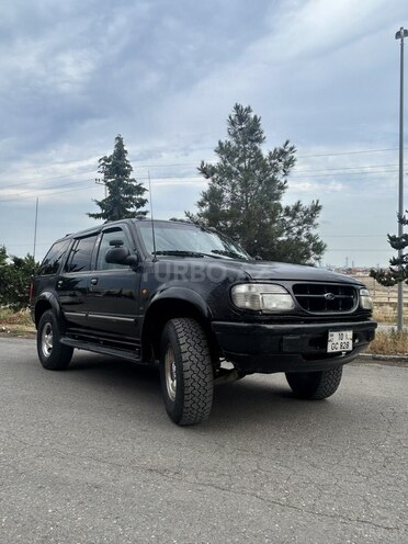 Ford Explorer-4