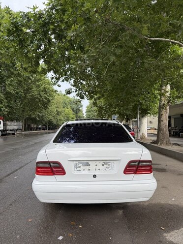 Mercedes E 240-4