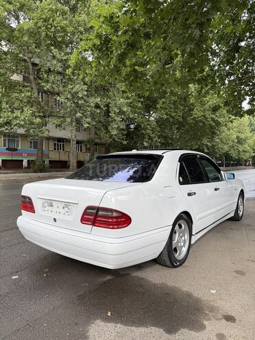 Mercedes E 240-5