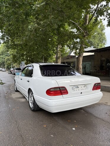 Mercedes E 240-6