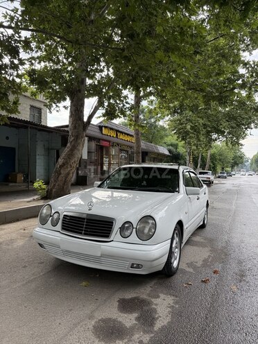 Mercedes E 240-2