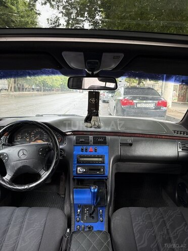 Mercedes E 240-7