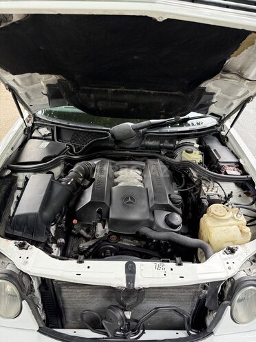 Mercedes E 240-10