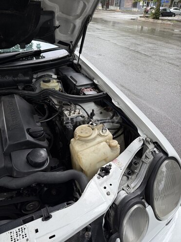 Mercedes E 240-12