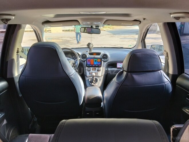 Kia Carens-4