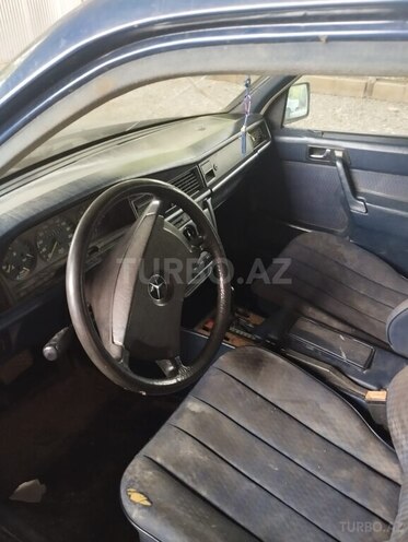 Mercedes 190-2