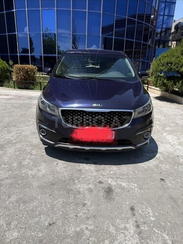 Kia Carnival-1