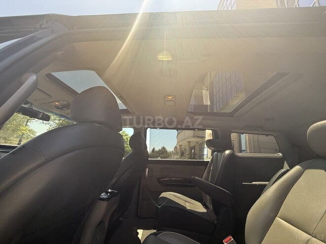 Kia Carnival-10