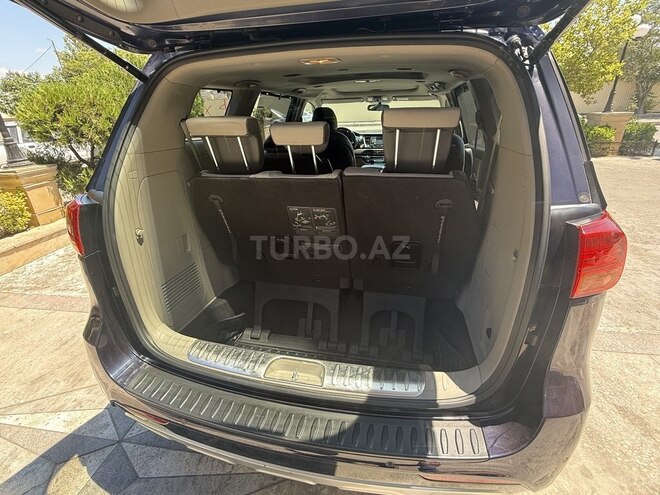 Kia Carnival-12