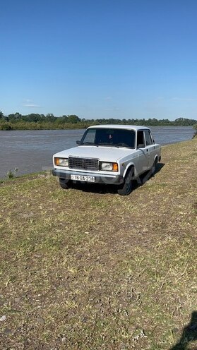 LADA (VAZ) 2107-1