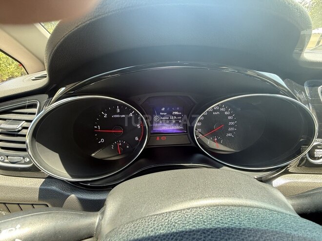 Kia Carnival-5