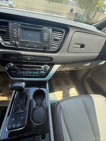 Kia Carnival-4