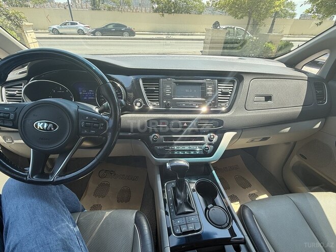 Kia Carnival-18