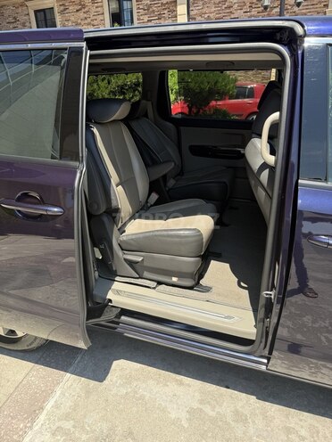 Kia Carnival-3