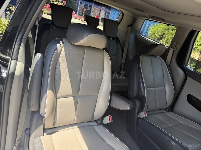 Kia Carnival-2