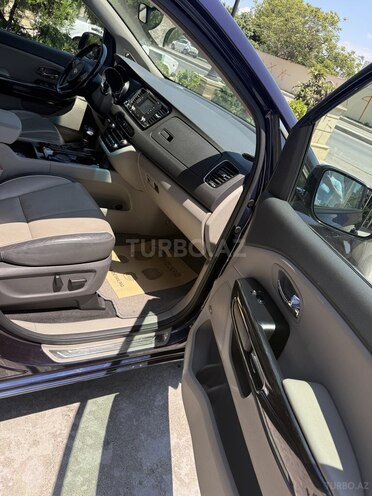 Kia Carnival-11