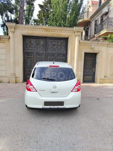 Nissan Tiida-4