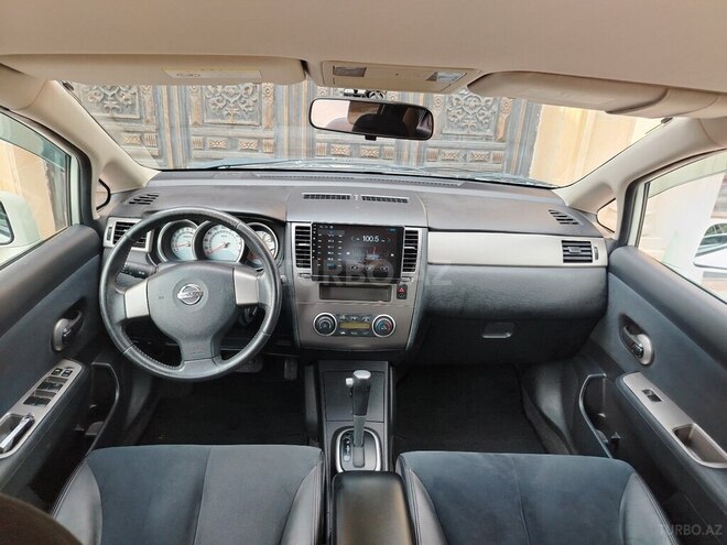 Nissan Tiida-12