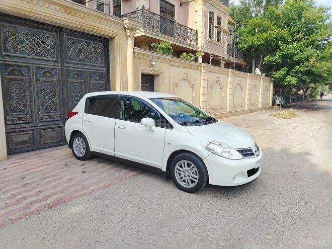 Nissan Tiida-11